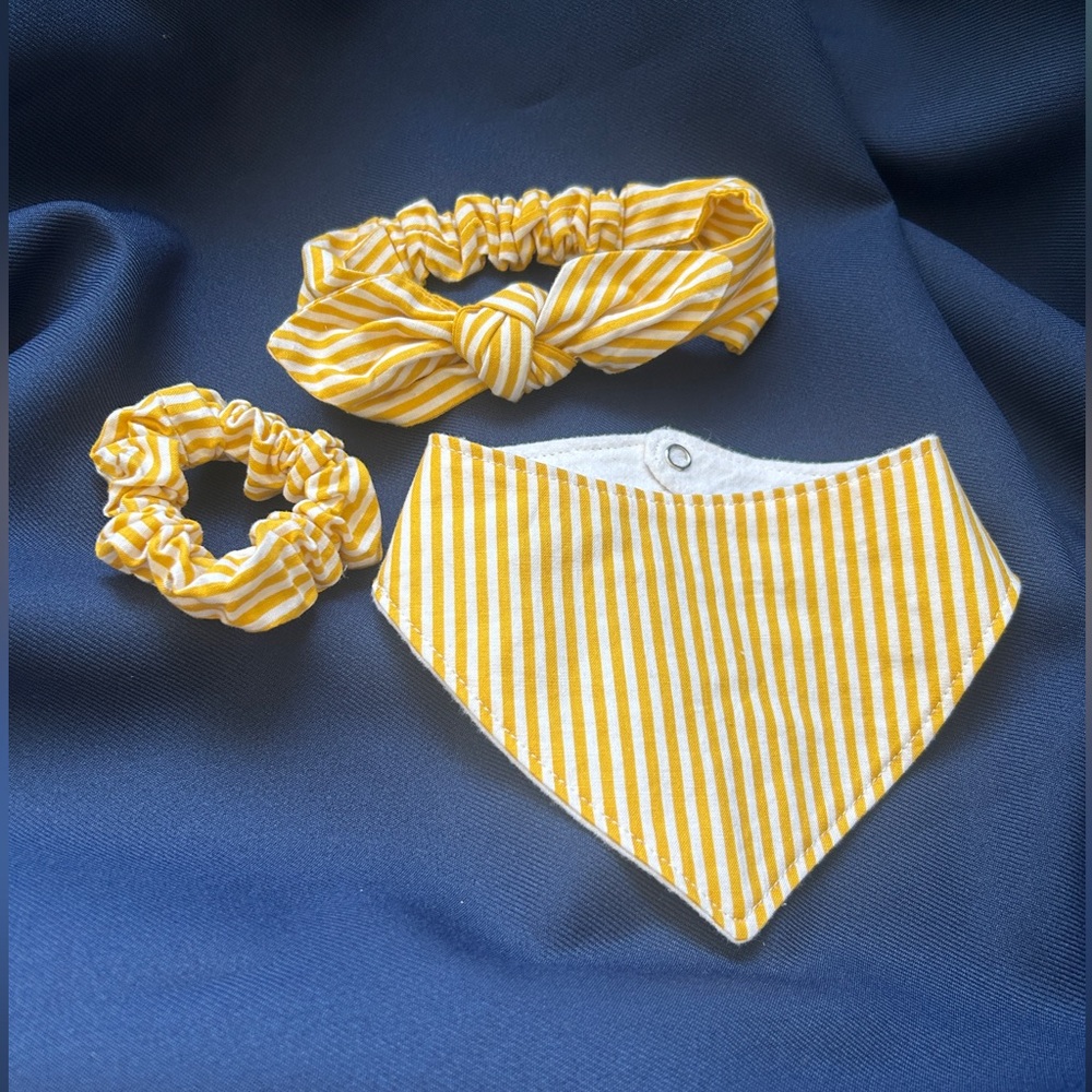 Baby Head Bow Bib Gift Set plus Matching Mama Scrunchie